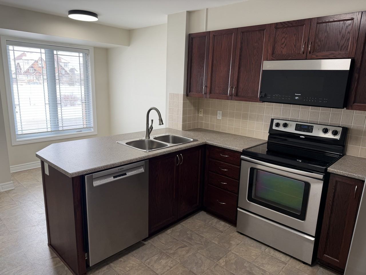 755 Lakeridge Drive - Photo 4 of 16