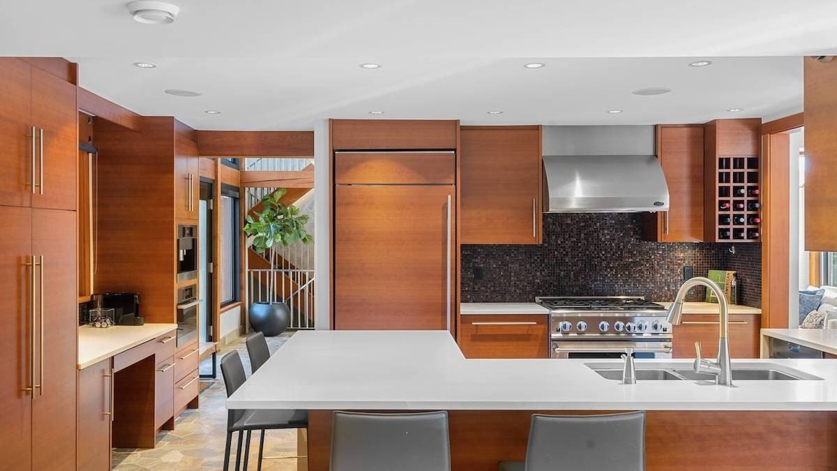 865 Andover Crescent - Photo 3 of 20