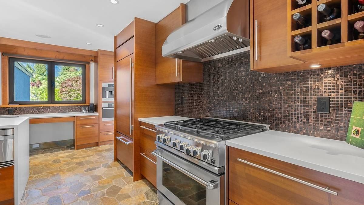 865 Andover Crescent - Photo 6 of 20