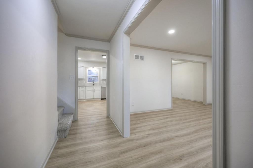 10216 Lamar Ave - Photo 6 of 40