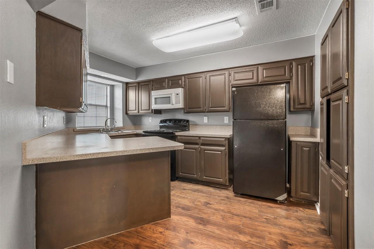 800 Custer St #1 - Photo 3 of 17