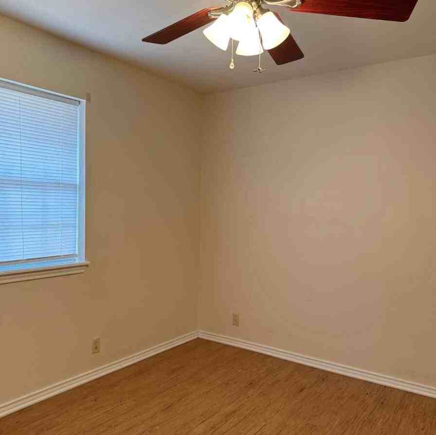 106 N Shaw St #106 - Photo 3 of 19