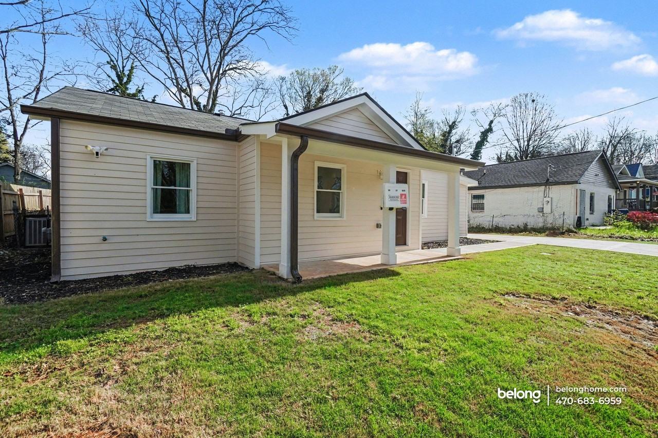 1017 Sparks St Sw - Photo 4 of 26