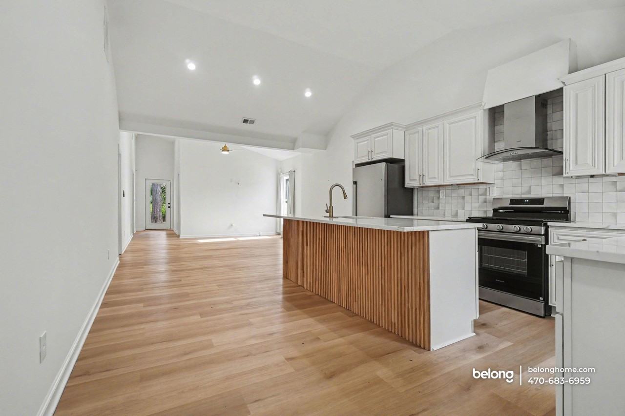 1017 Sparks St Sw - Photo 5 of 26