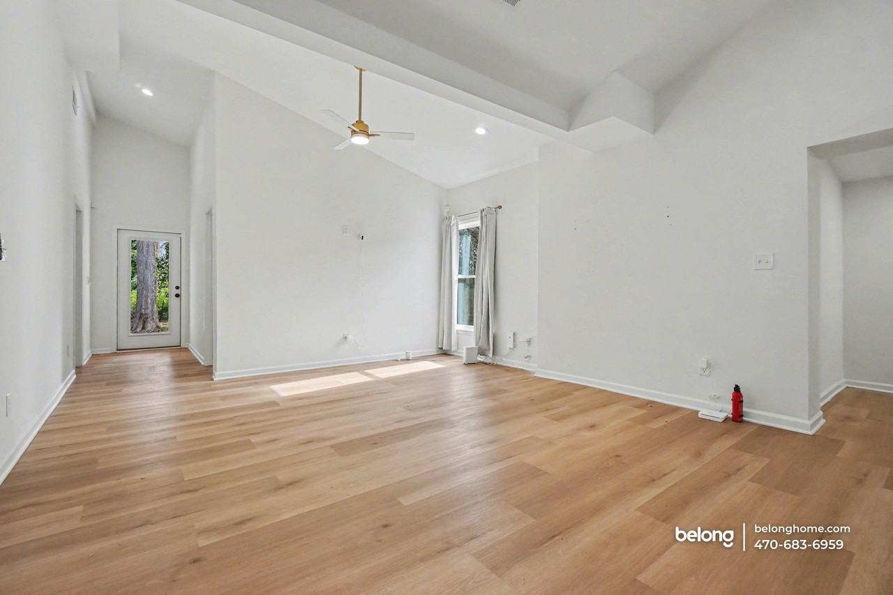 1017 Sparks St Sw - Photo 6 of 26