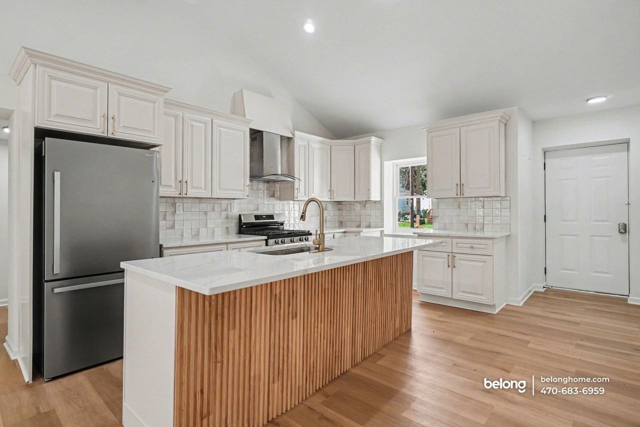 1017 Sparks St Sw - Photo 7 of 27