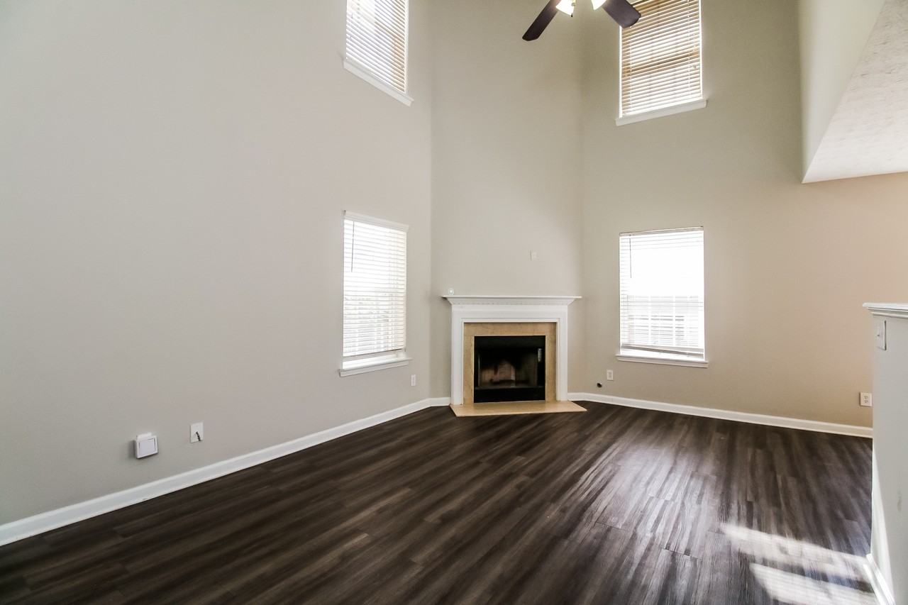 130 Lakebirch Dr - Photo 2 of 14