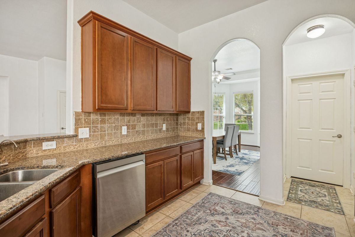 18126 Rustic Brook Ct - Photo 4 of 29