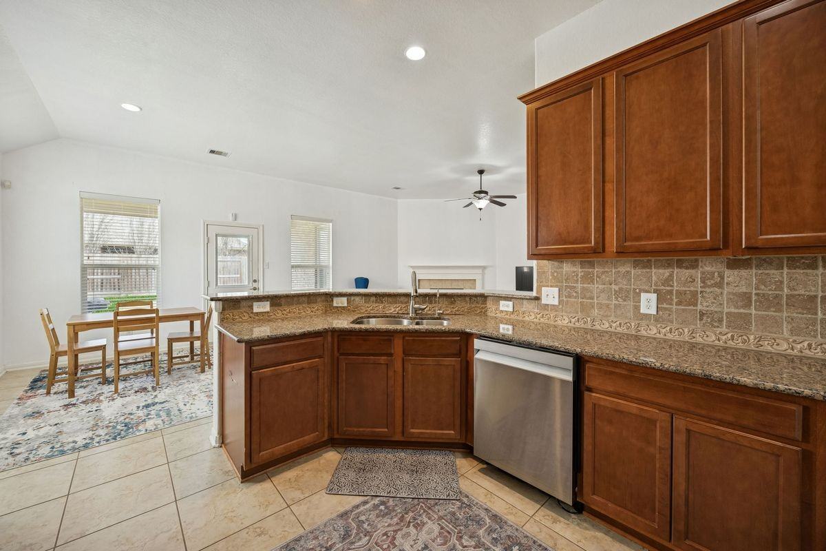 18126 Rustic Brook Ct - Photo 6 of 29