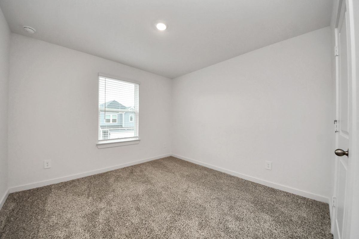 3530 Shearwater St - Photo 4 of 19