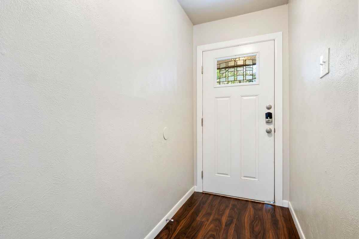 7203 Barnsdale Way - Photo 3 of 24