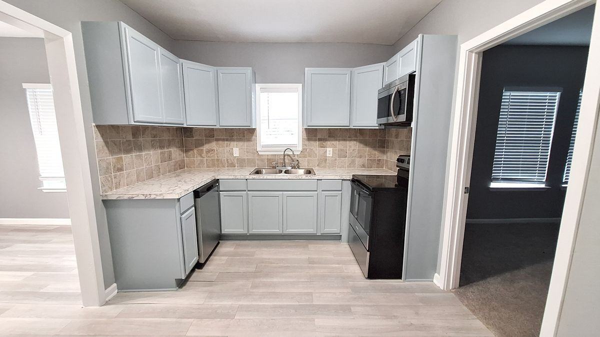 601 Armstrong St - Photo 6 of 8