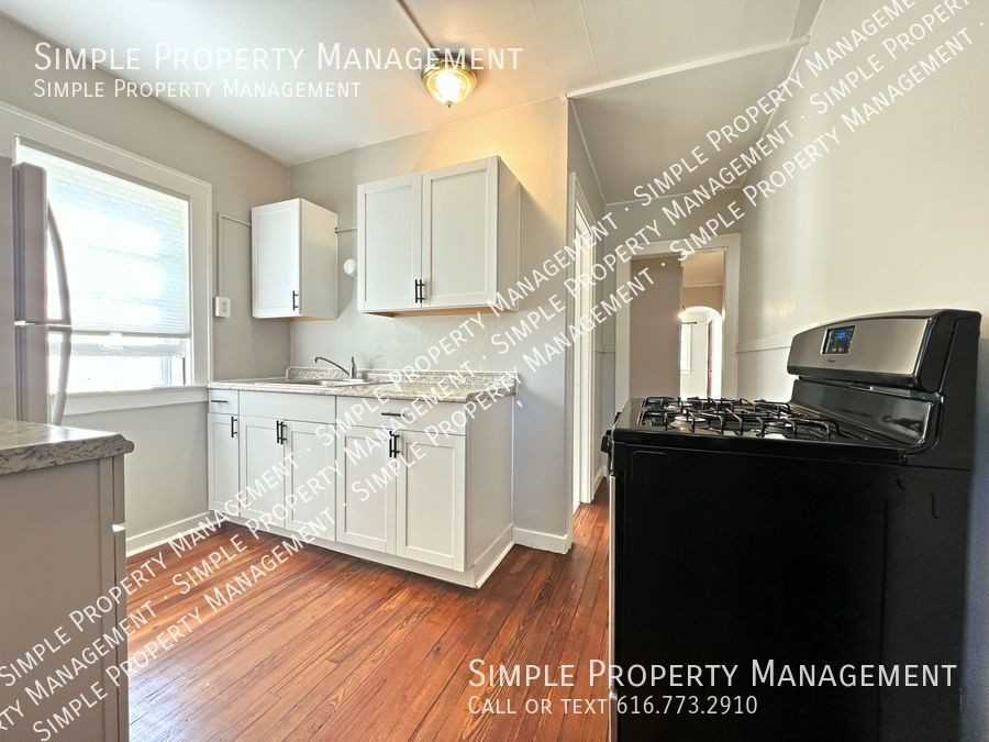 737 Fulton St E #1 - Photo 2 of 12