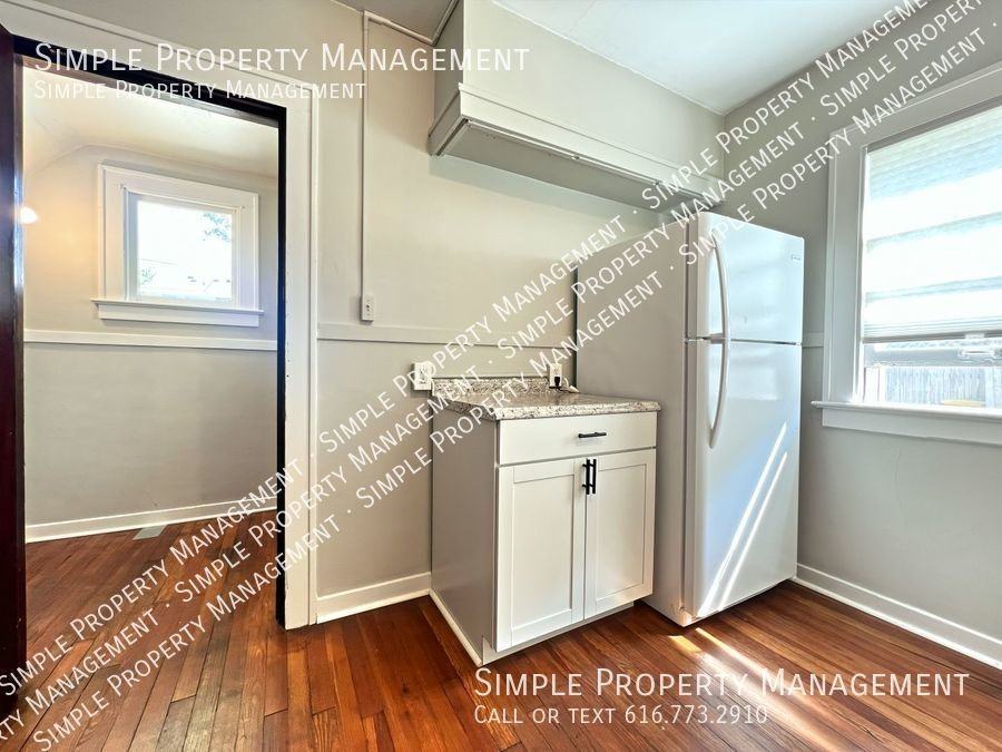 737 Fulton St E #1 - Photo 3 of 12