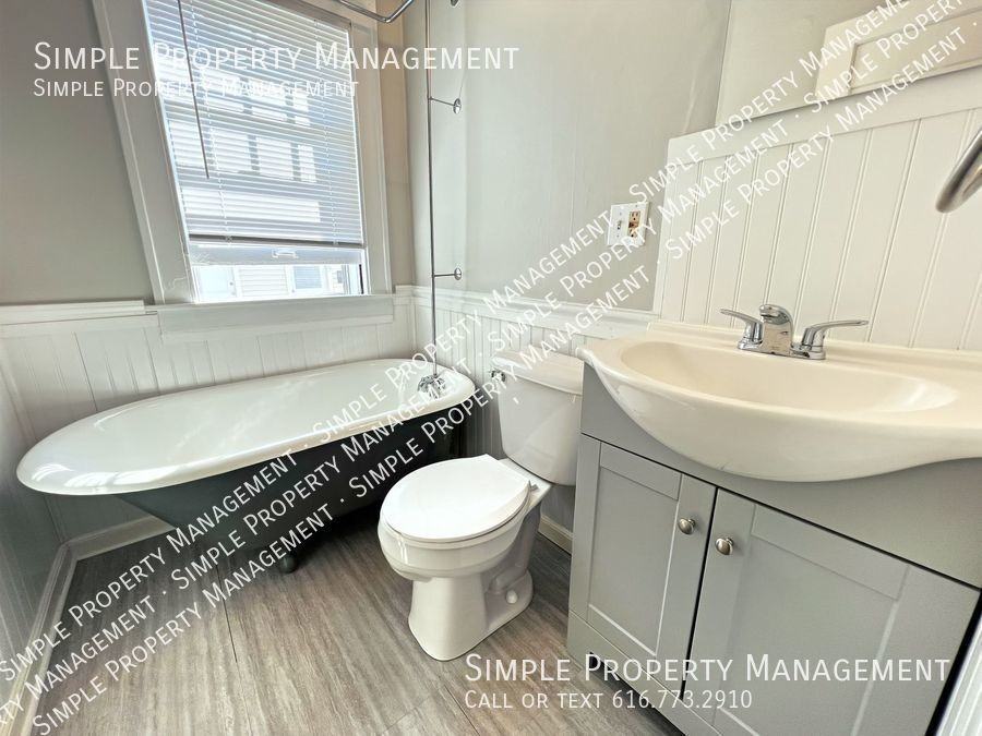 737 Fulton St E #1 - Photo 4 of 12