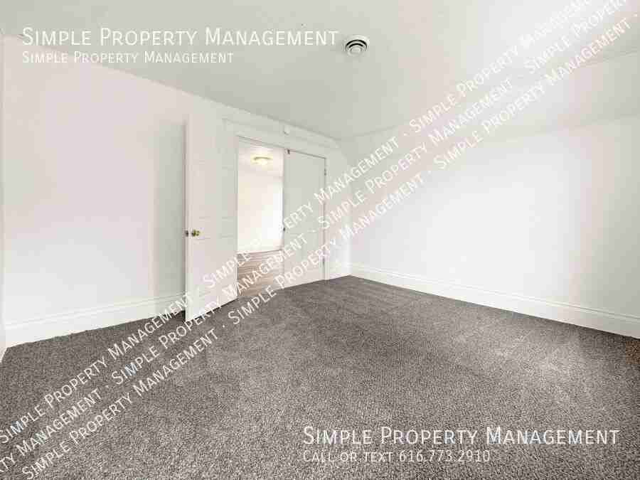 1004 Jennette Ave Nw #2 - Photo 4 of 12