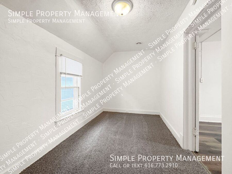 1004 Jennette Ave Nw #2 - Photo 5 of 12