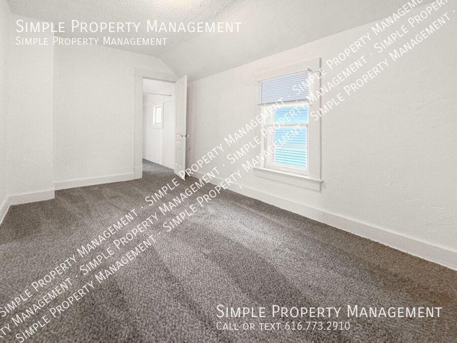 1004 Jennette Ave Nw #2 - Photo 6 of 12
