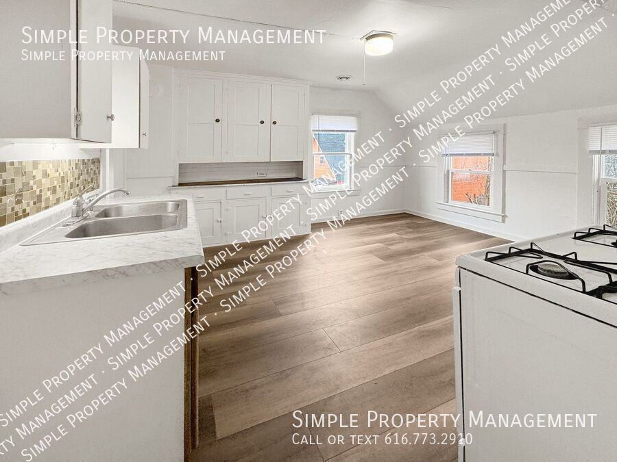 1004 Jennette Ave Nw #2 - Photo 7 of 12
