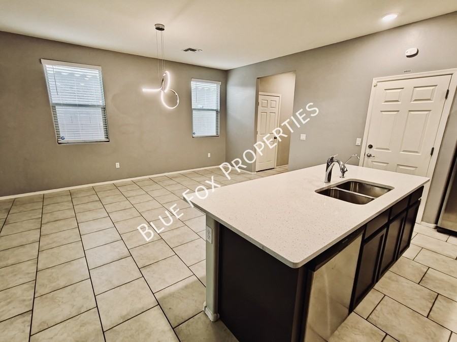 6524 S Diablo Dr - Photo 3 of 25