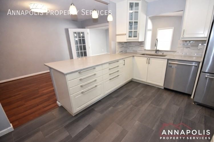 1027 Springhill Way - Photo 3 of 25