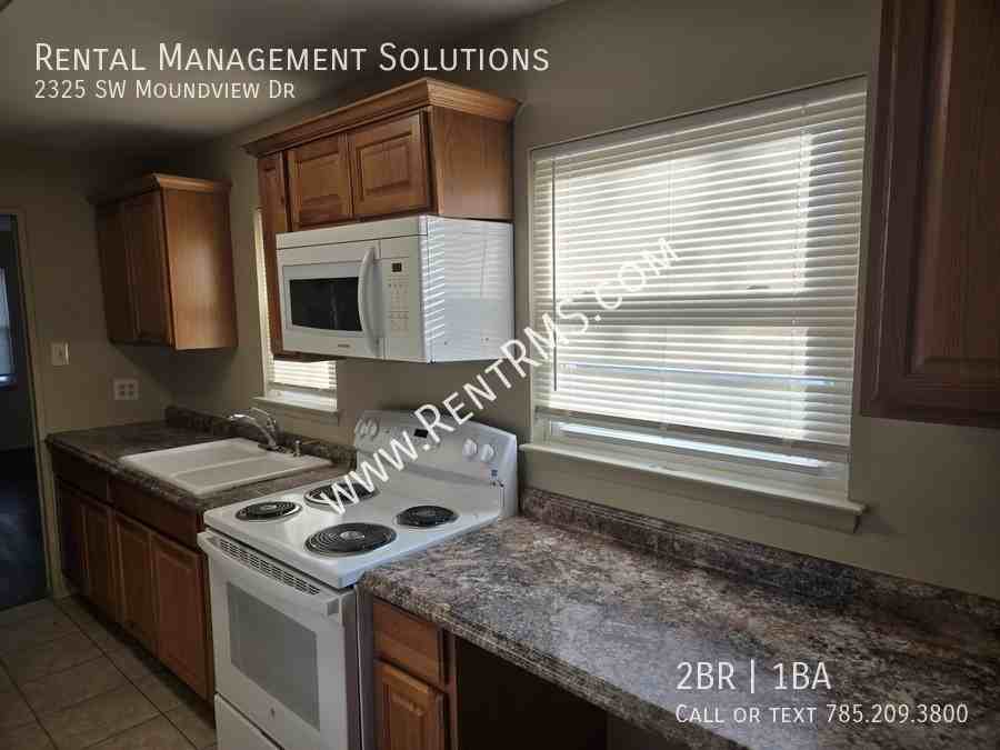 2325 Sw Moundview Dr - Photo 3 of 14