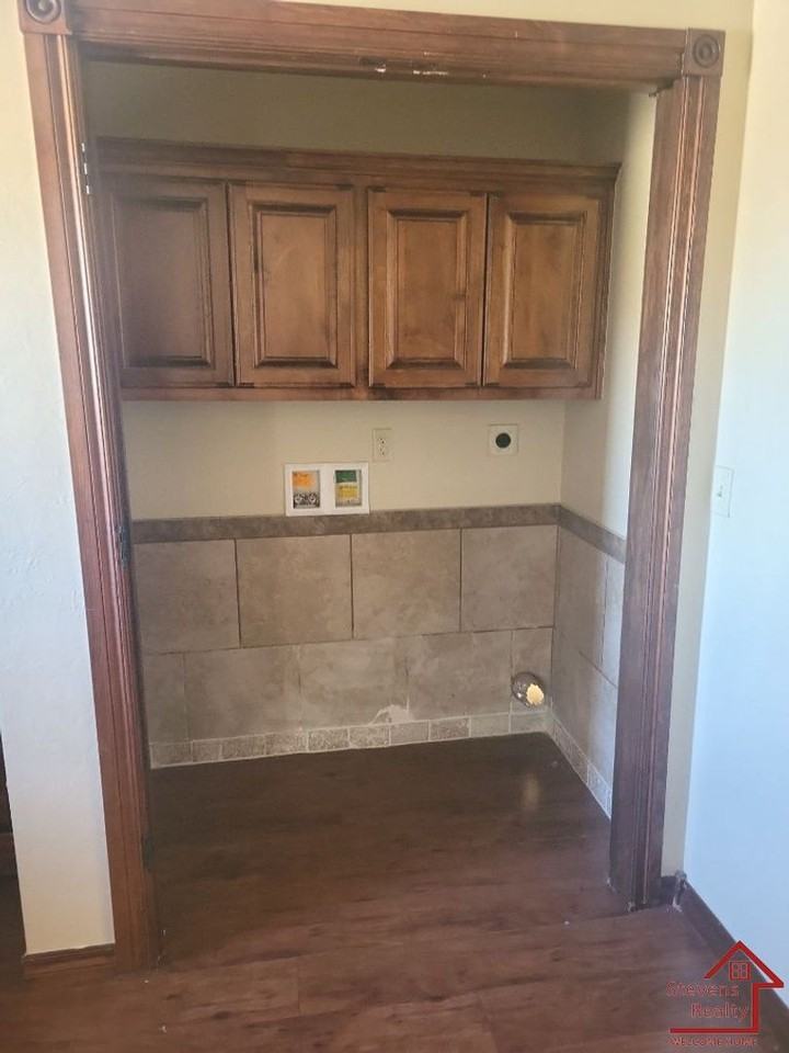 1604 Nw Lindy Ave #3 - Photo 5 of 11