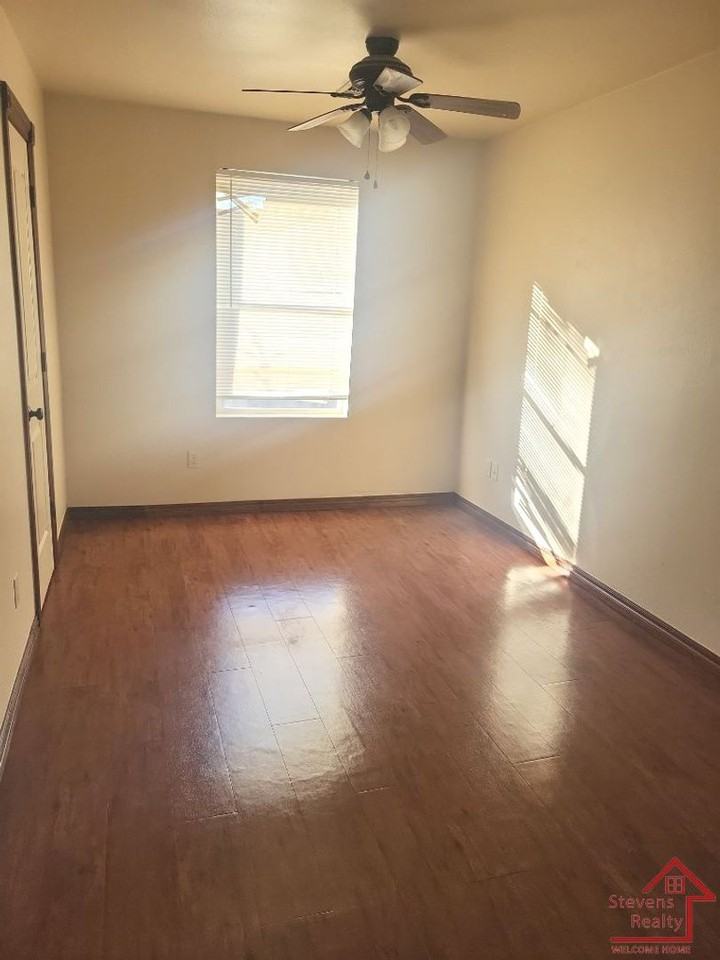 1604 Nw Lindy Ave #3 - Photo 6 of 11