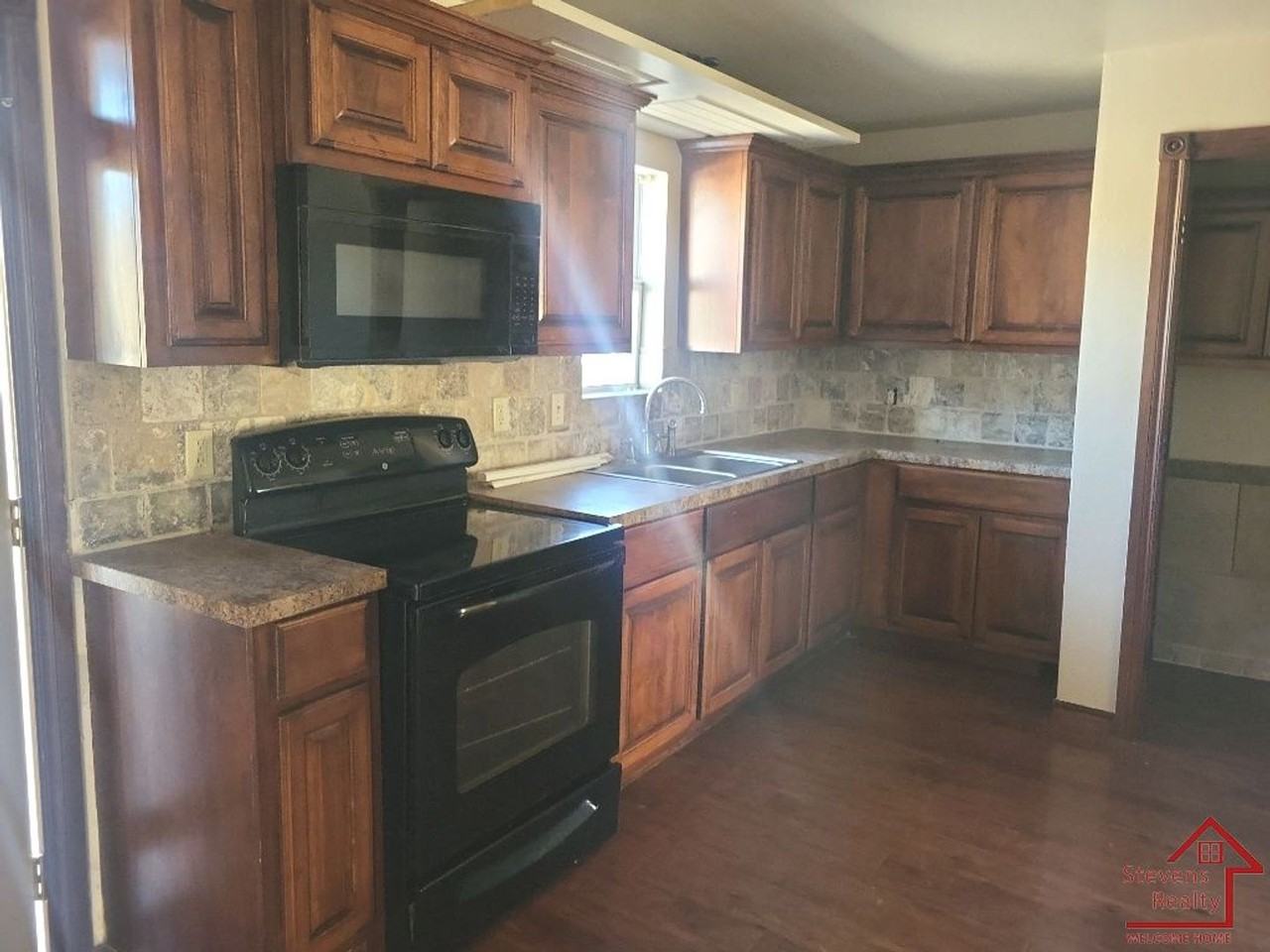 1604 Nw Lindy Ave #3 - Photo 7 of 11