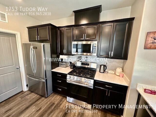 1753 Tudor Way - Photo 5 of 23