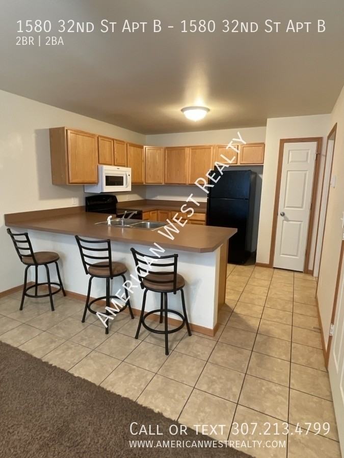 1580 32nd St Apt B - Photo 2 of 9