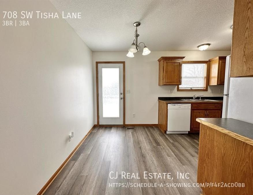 708 Sw Tisha Ln - Photo 4 of 12