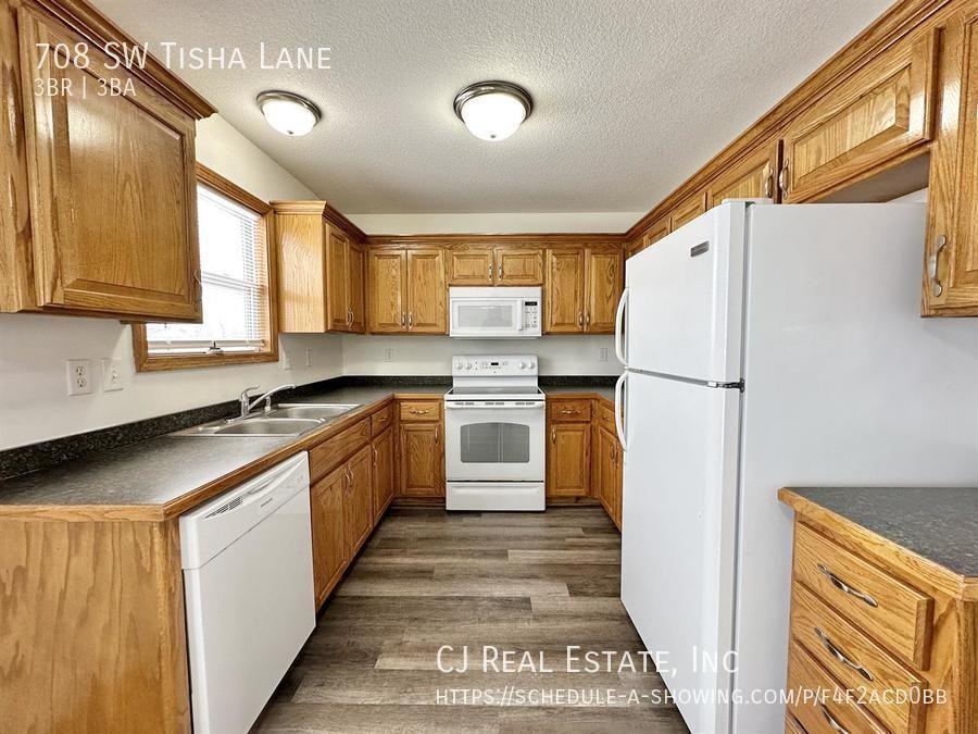 708 Sw Tisha Ln - Photo 5 of 12