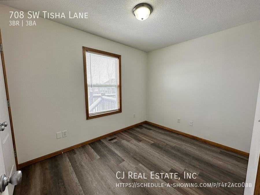 708 Sw Tisha Ln - Photo 6 of 12