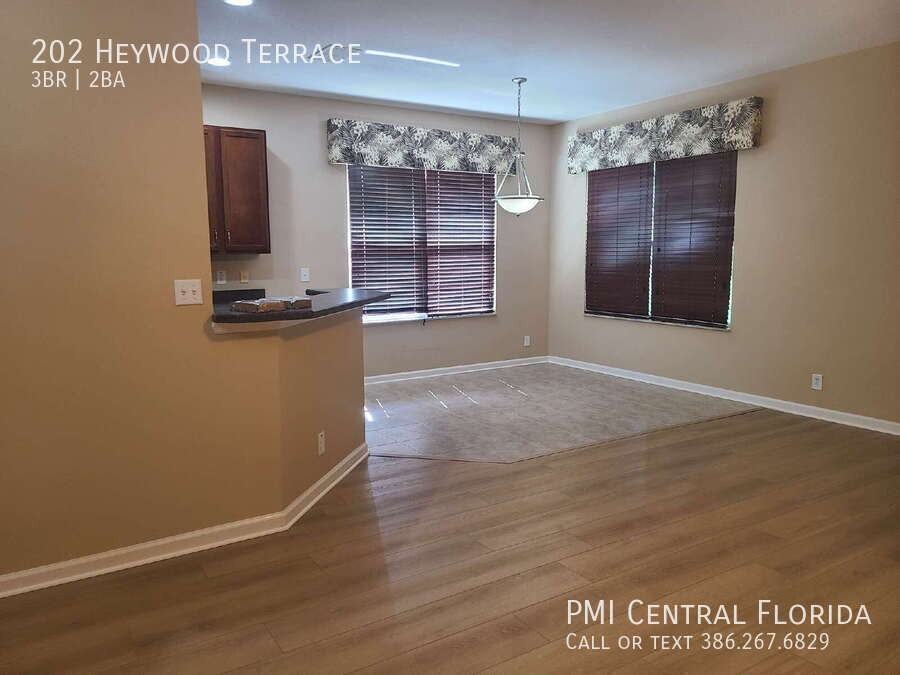 202 Heywood Ter - Photo 3 of 30