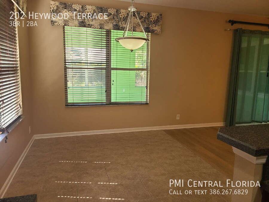 202 Heywood Ter - Photo 4 of 30