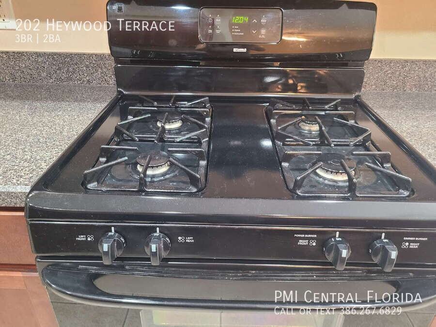 202 Heywood Ter - Photo 6 of 30