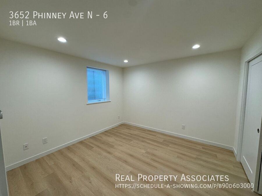 3652 Phinney Ave N #6 - Photo 7 of 12