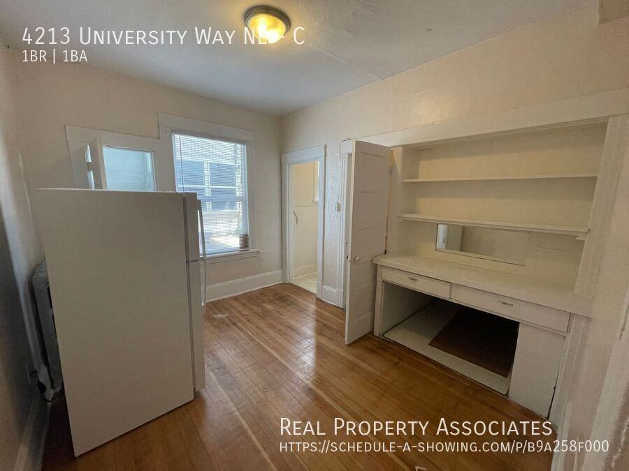 4213 University Way Ne #C - Photo 4 of 10