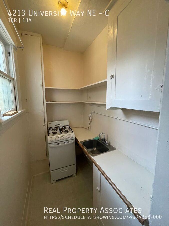 4213 University Way Ne #C - Photo 6 of 10