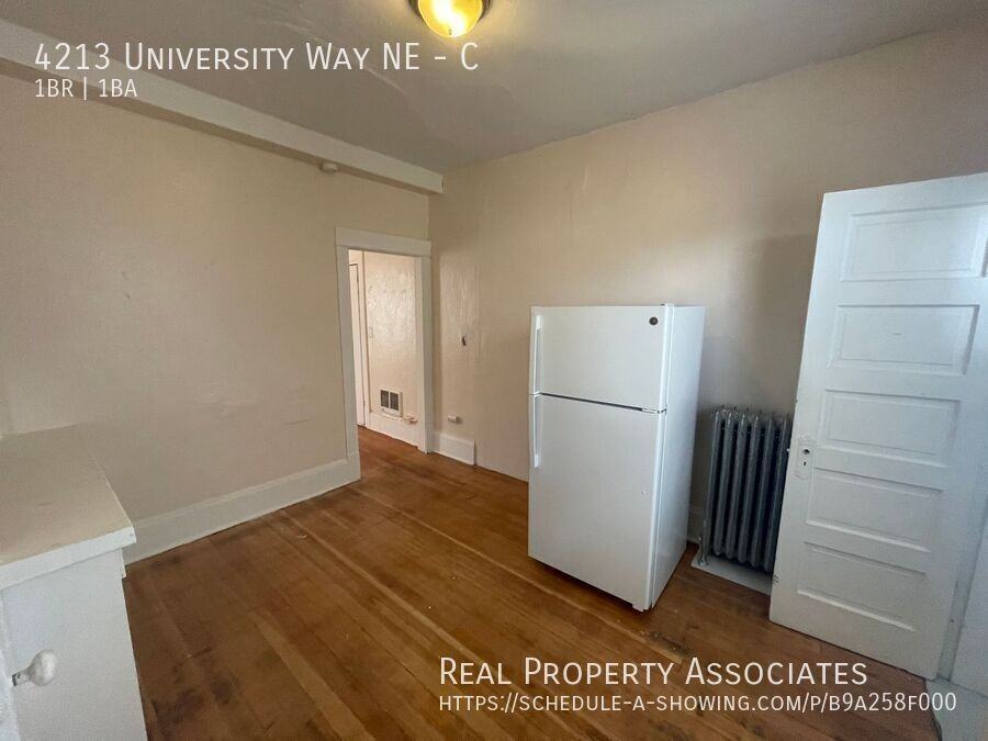 4213 University Way Ne #C - Photo 7 of 10