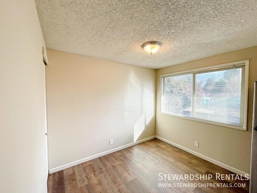 1429 W Broadway #4 - Photo 7 of 15