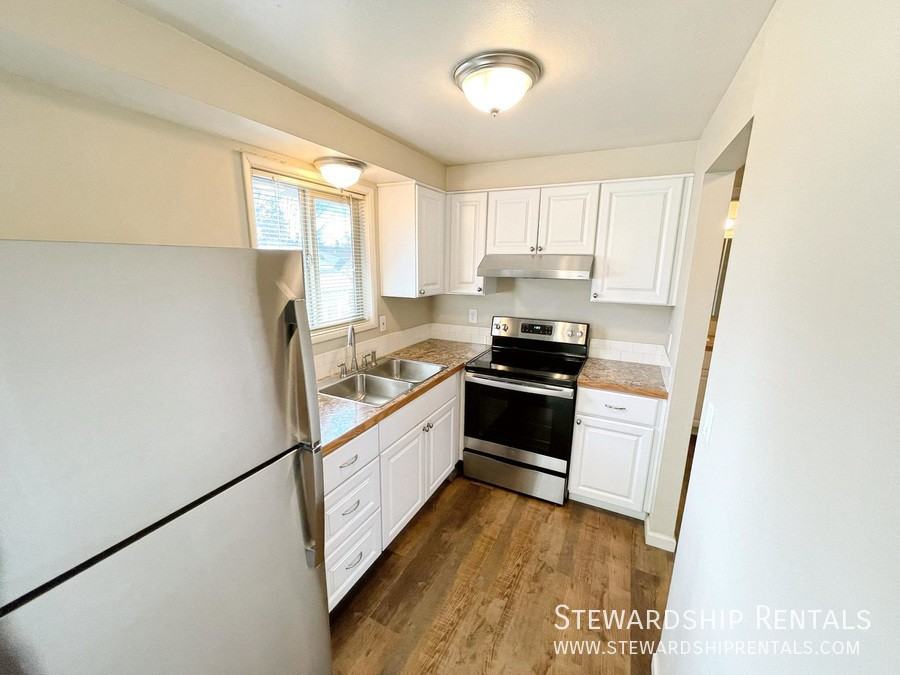 1429 W Broadway #4 - Photo 4 of 15