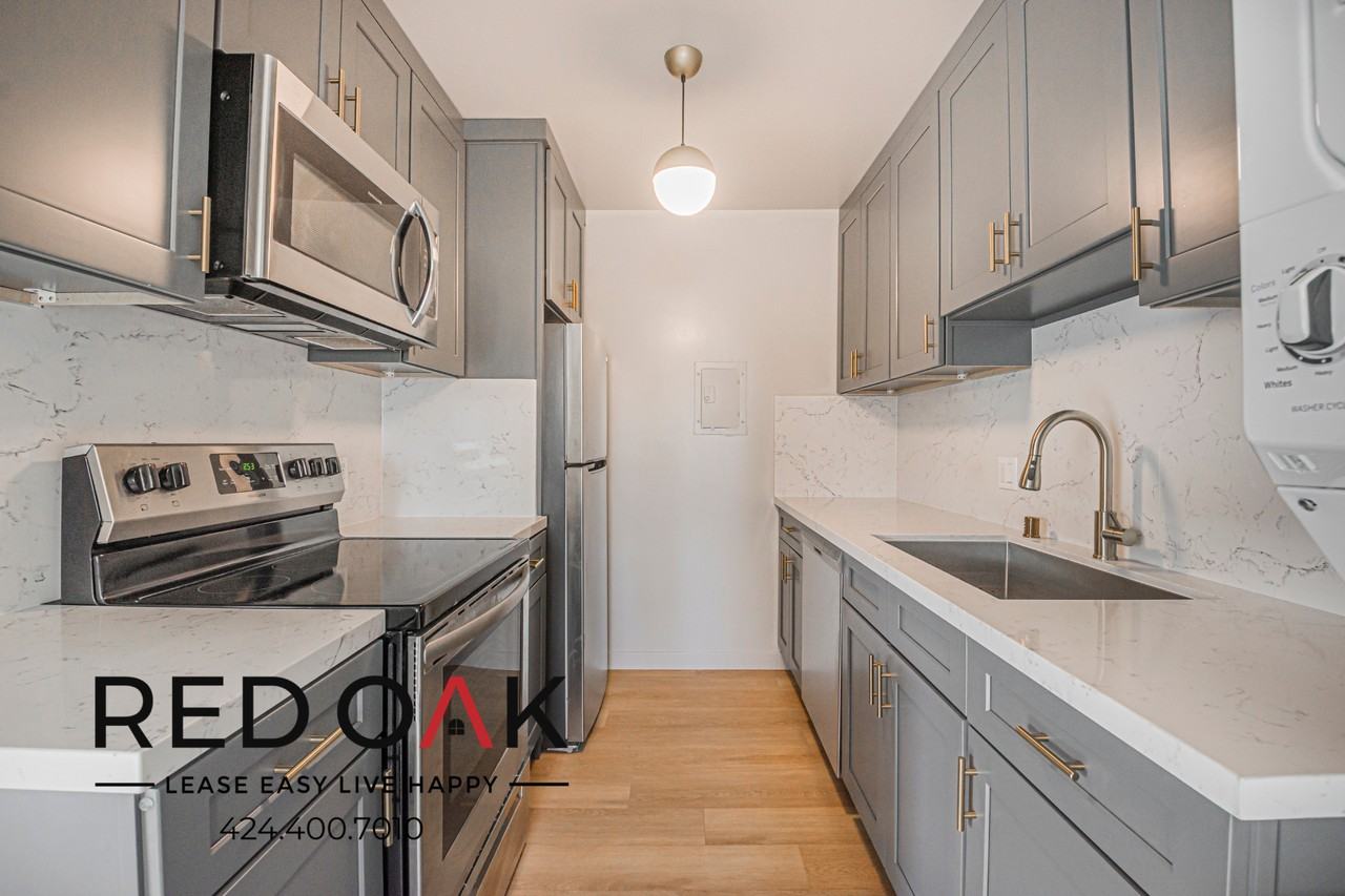 426 S Venice Blvd #3 - Photo 4 of 24