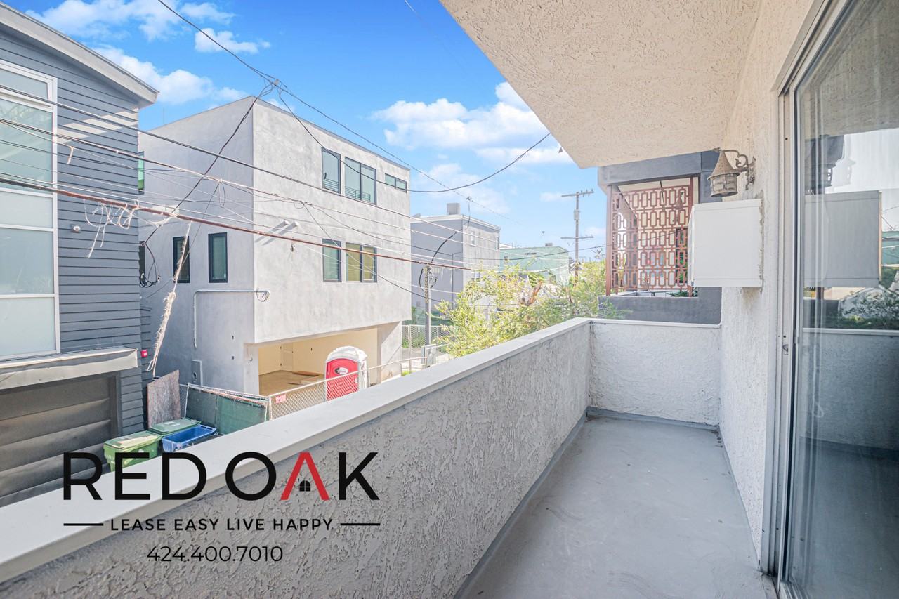 426 S Venice Blvd #3 - Photo 5 of 24