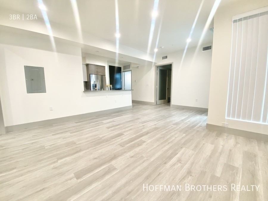 4849 Oakwood Ave #417 - Photo 5 of 13