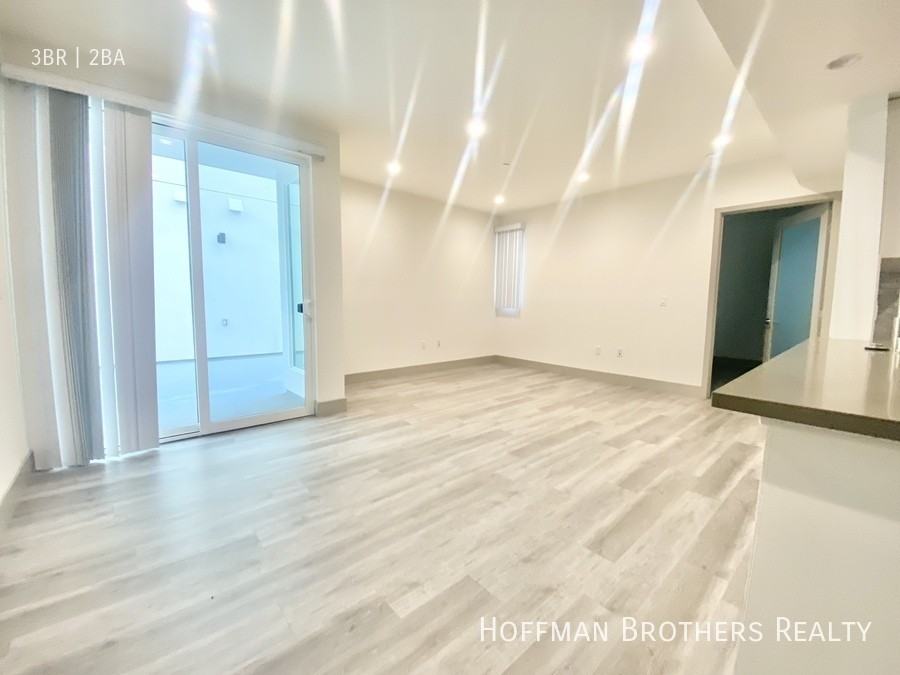 4849 Oakwood Ave #417 - Photo 6 of 13