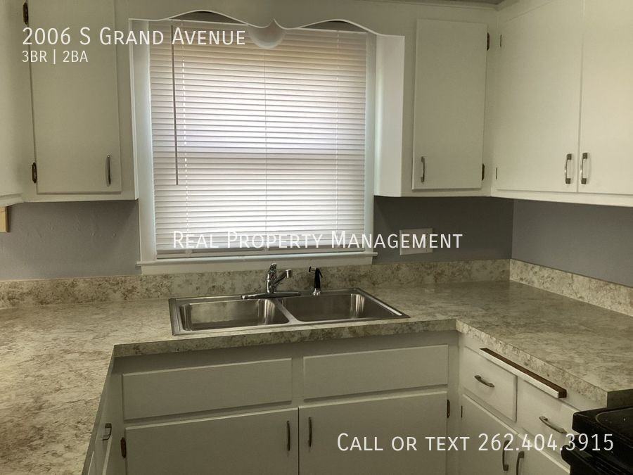 2006 S Grand Ave - Photo 4 of 21