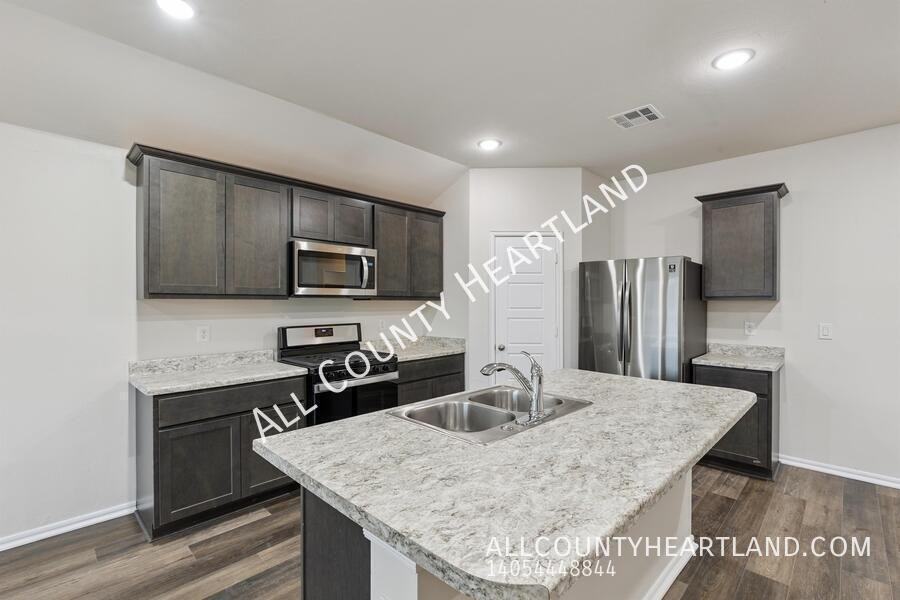 3425 Molly Dr - Photo 3 of 12