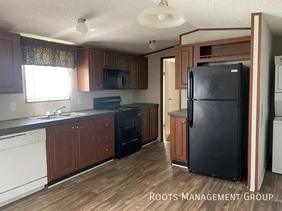 387 Webster Rd #164 - Photo 3 of 19